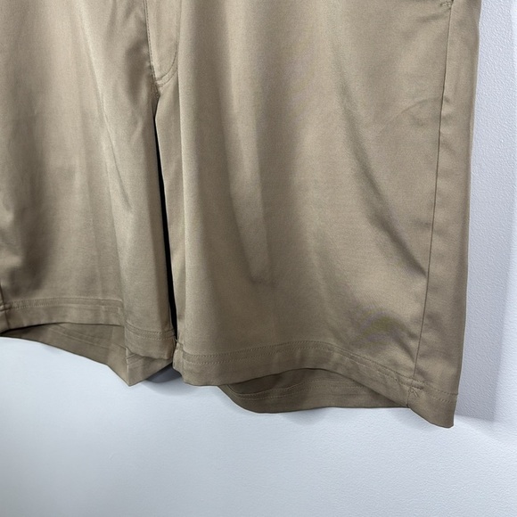 PGA Tour Men's Classic Flat Front Khaki Golf Shorts in Size 40 - Picture 3 of 6